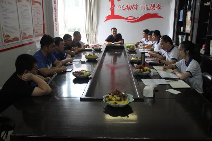 与萧振中学教师、领导座谈会.JPG