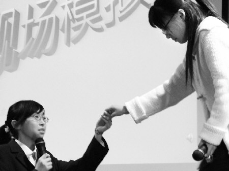 编 号: 543532 　　　
摄影作者: 　　
文件名:lqh6c66.JPG　　
文件大小:29K　　
高 X 宽:337 X 450　　
说明:lqh6c66.jpg