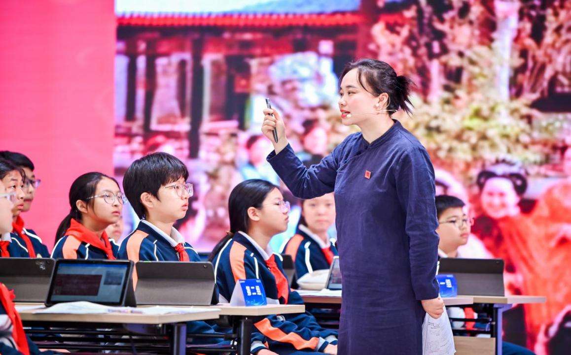 2024教育装备创新大会在浙江杭州举行 探讨AI如何助力个性化教学 MYZ_3793-opq3244758281