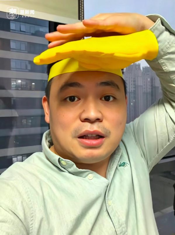 “巴掌帽”产品的义乌最早开发者陈果在介绍自己的产品。受访者供图