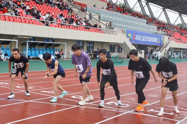 男子甲组800米决赛比赛现场。浙师大融媒体中心 庞清元 摄