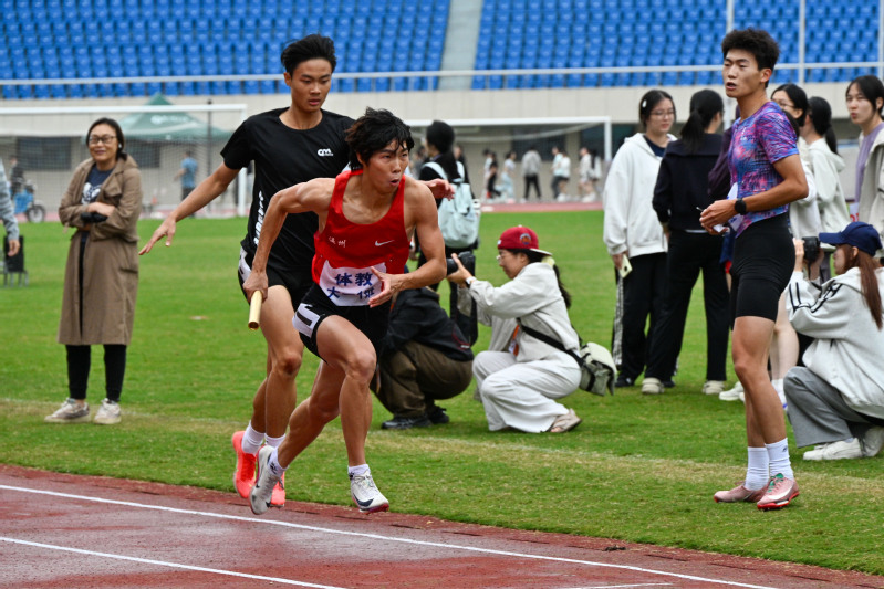 男子4x400米决赛现场。浙师大融媒体中心 黄子涵 摄