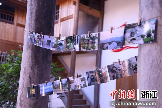浙江师范大学地理与环境科学学院实践队在雅里村开实践成果展。朱丰逵 摄