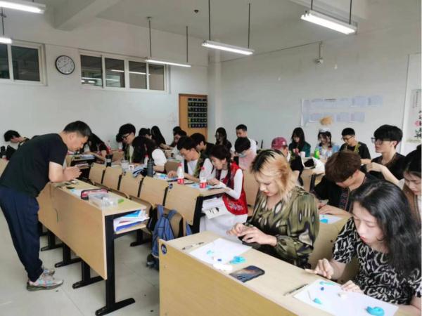 攀树、舞狮、做奶茶……“浙”些大学宝藏课程，太有意思了！