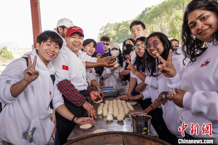 50余国留学生走进浙江缙云细致品味中华传统文化