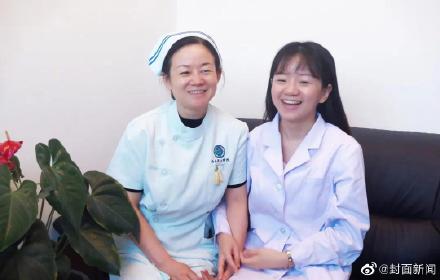 励志！妈妈与孩子一起考上大学 有梦想什么时候都不晚