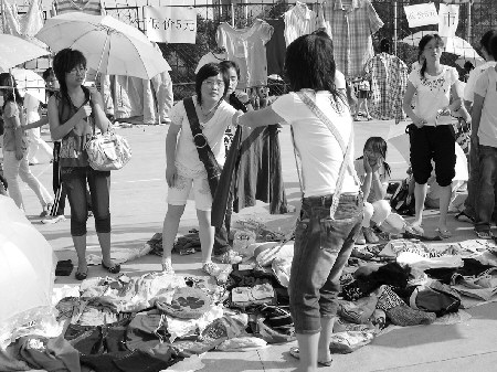 编 号: 663547
摄影作者:
文件名:yj7548.JPG
文件大小:70K
高 X 宽:337 X 450
说明:yj7548.jpg